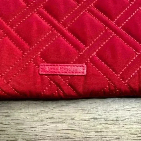 Vera Bradley red quilted zip around wallet - Picture 3 of 4